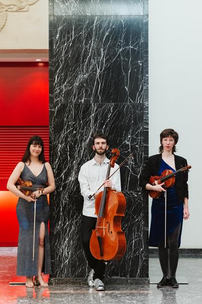 Ensemble Satellite @Leslie Artamonow